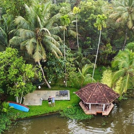 Bed and Breakfast Sunsets And Palm Trees Alappuzha Exterior foto