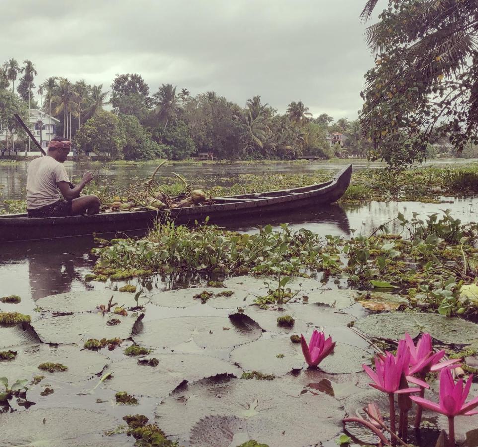 Bed and Breakfast Sunsets And Palm Trees Alappuzha Exterior foto